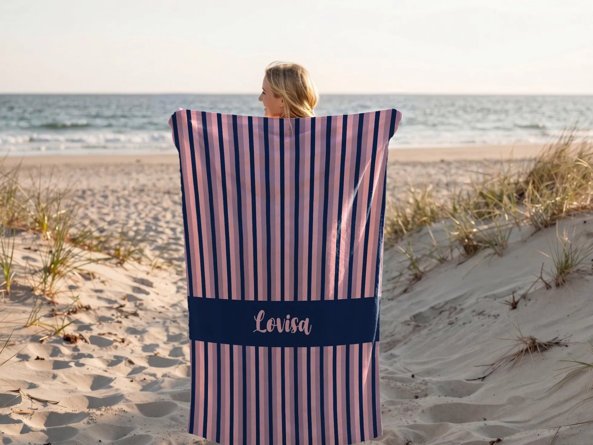 Badetuch mit eigenem Text – gestreiftes Design