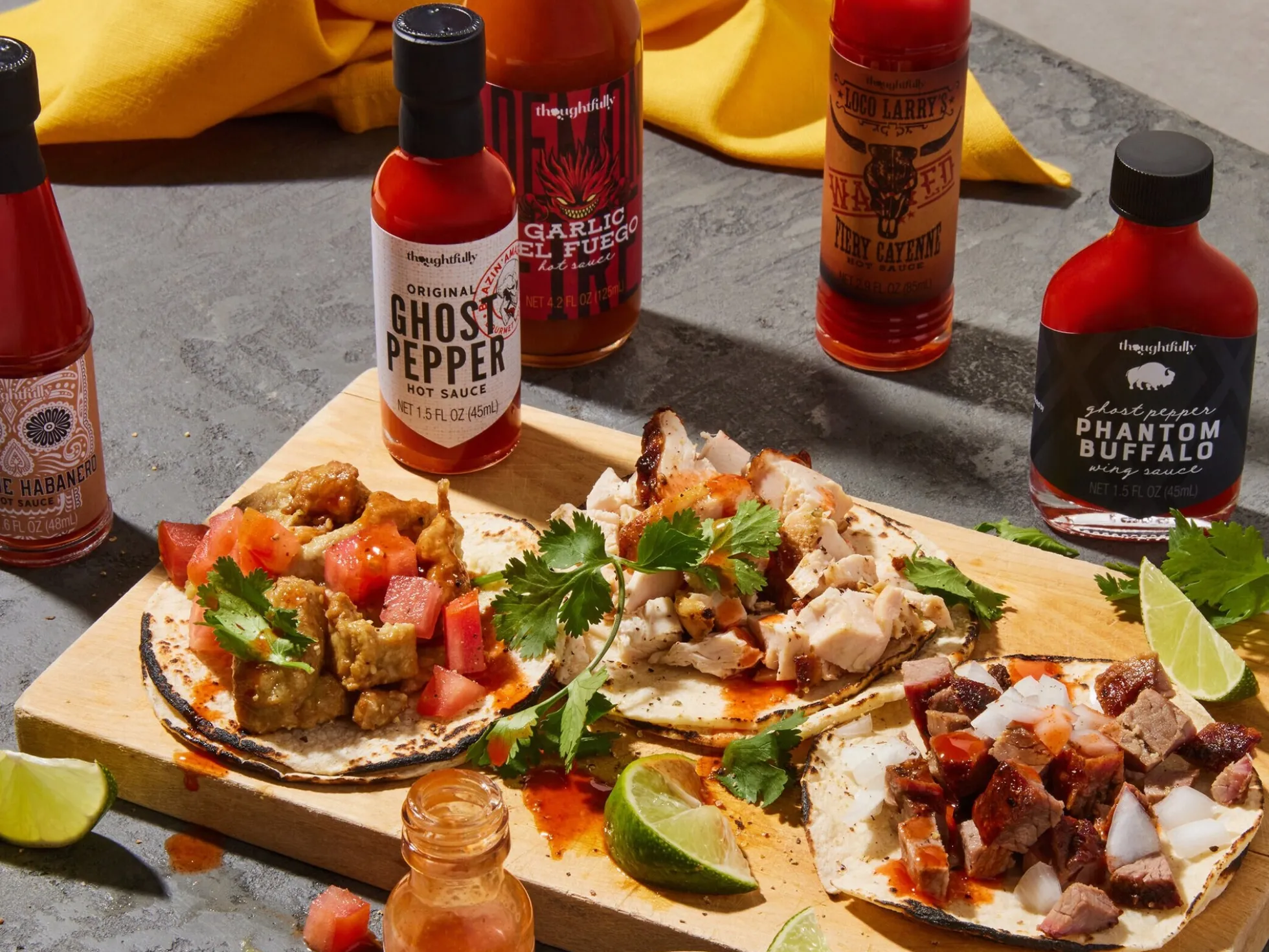 Geschenkbox mit scharfen Soßen: Hot Sauce Challenge – Thoughtfully