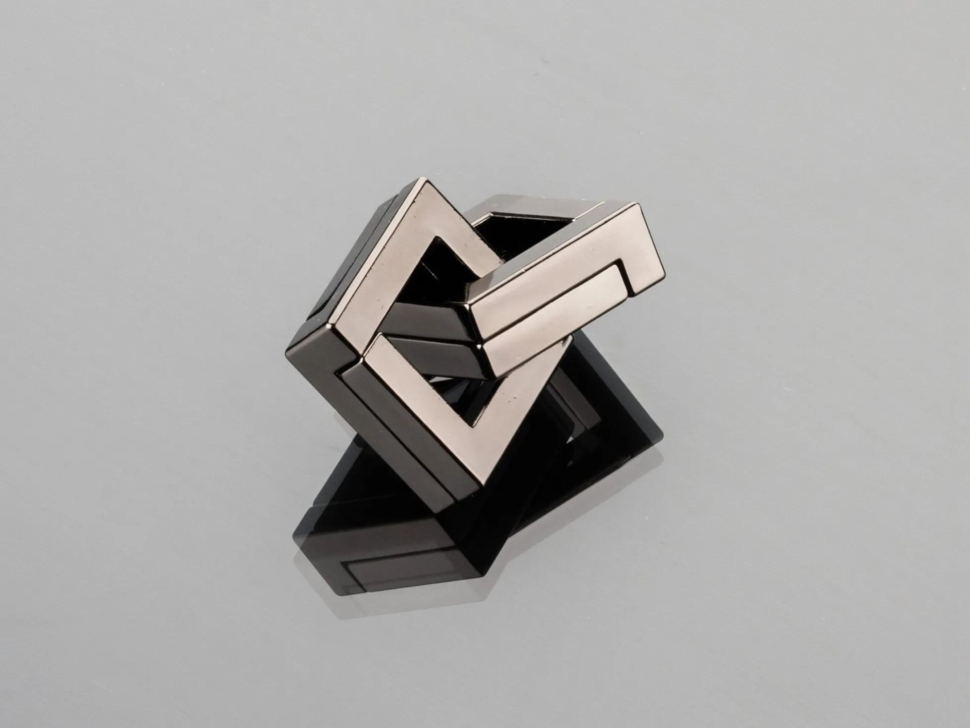 Hanayama Huzzle Puzzles Level 6