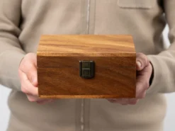 Holzkiste mit eigenem Text