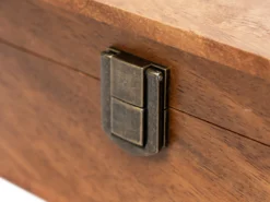 Holzkiste mit eigenem Text