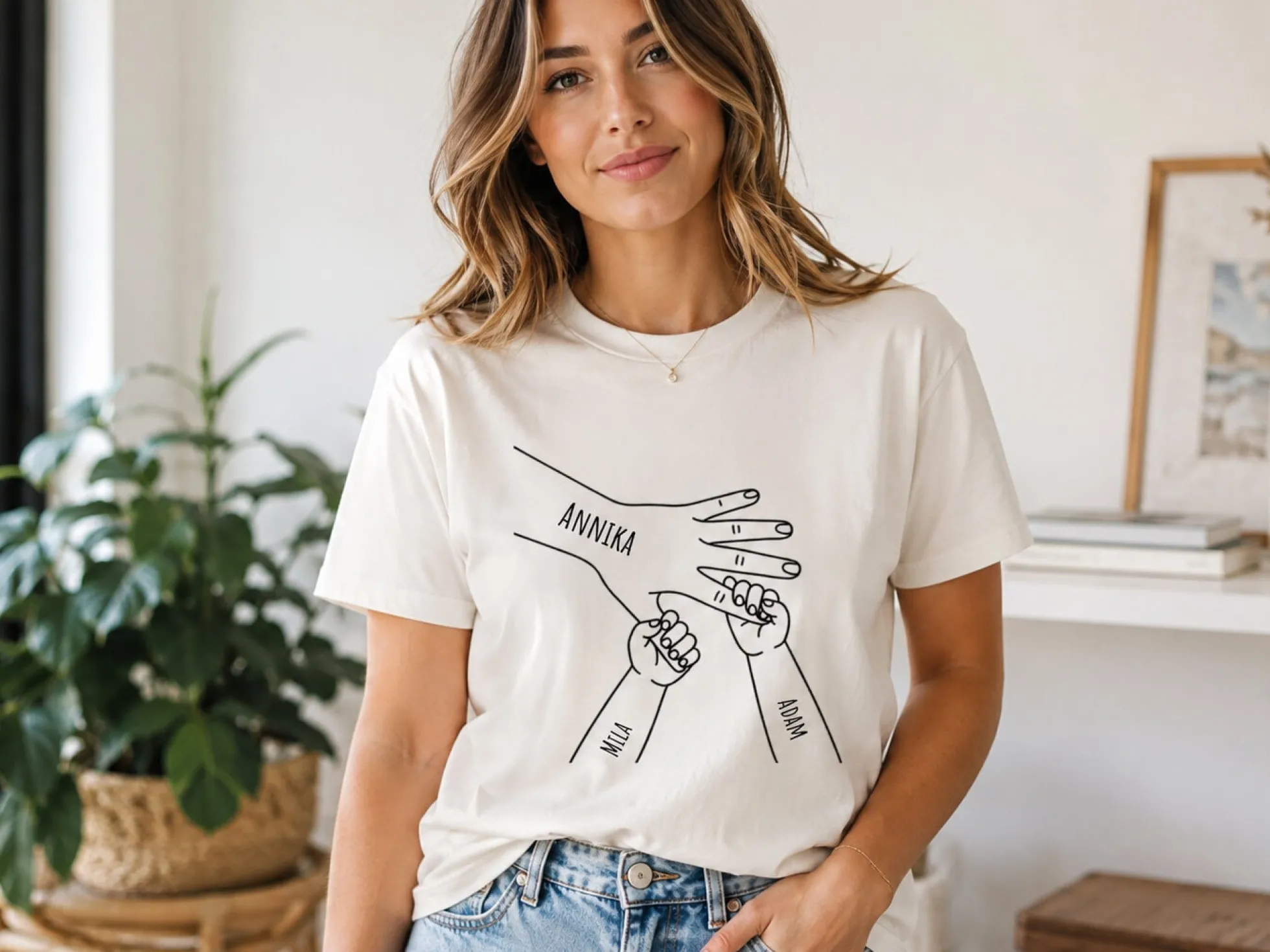 Premium T Shirt mit eigenem Text – Hand in Hand