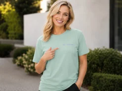 Premium T Shirt mit persönlichem Sticktext